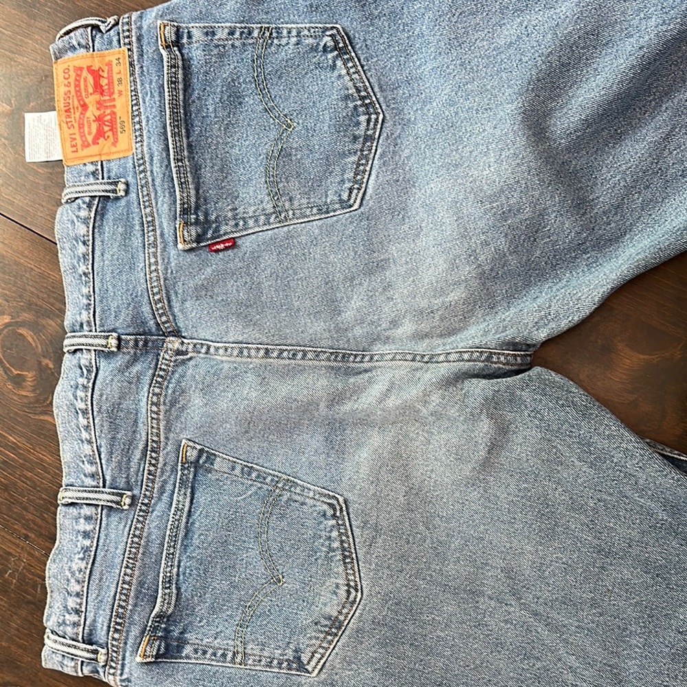 Levi's Relaxed Blue Jeans with Vintage Wash - Picture 4 of 5